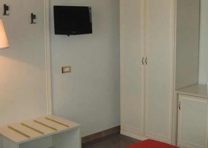 Appia Nuova 4*